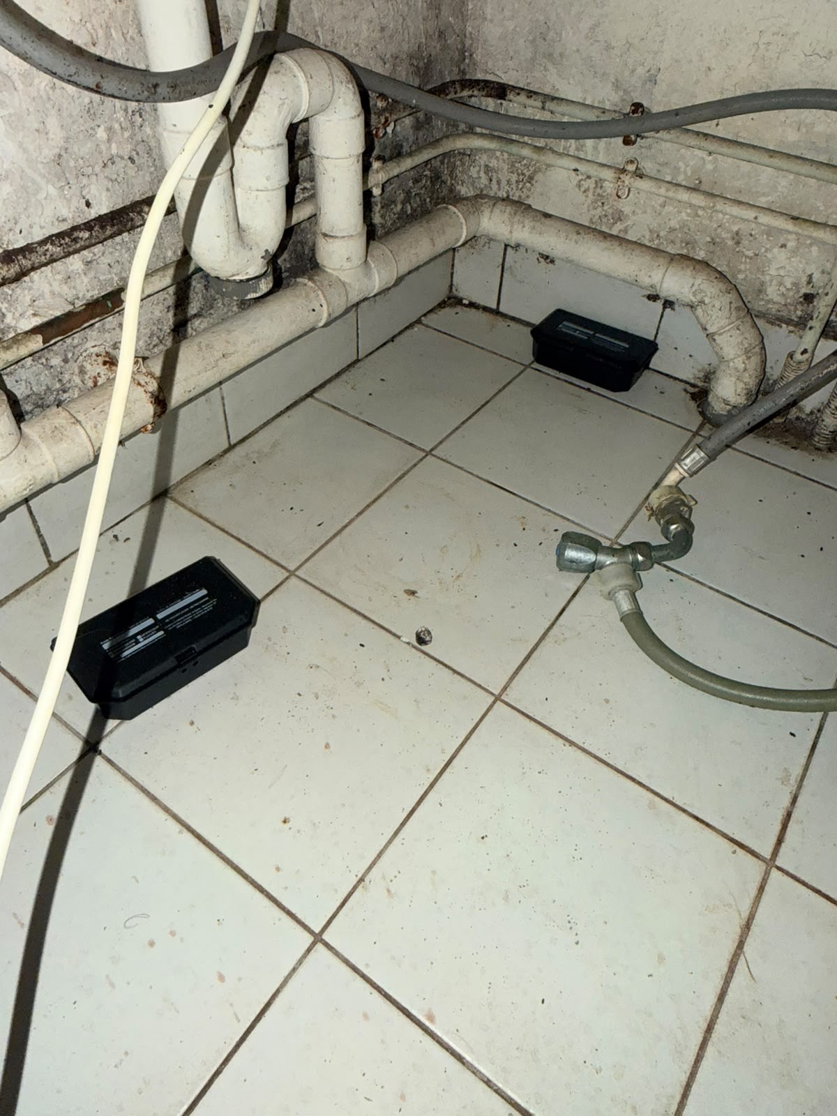 Boîtiers à proximité des canalisations