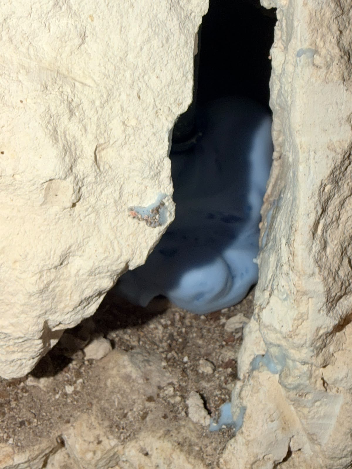Matériau de rebouchage visible dans une cavité
