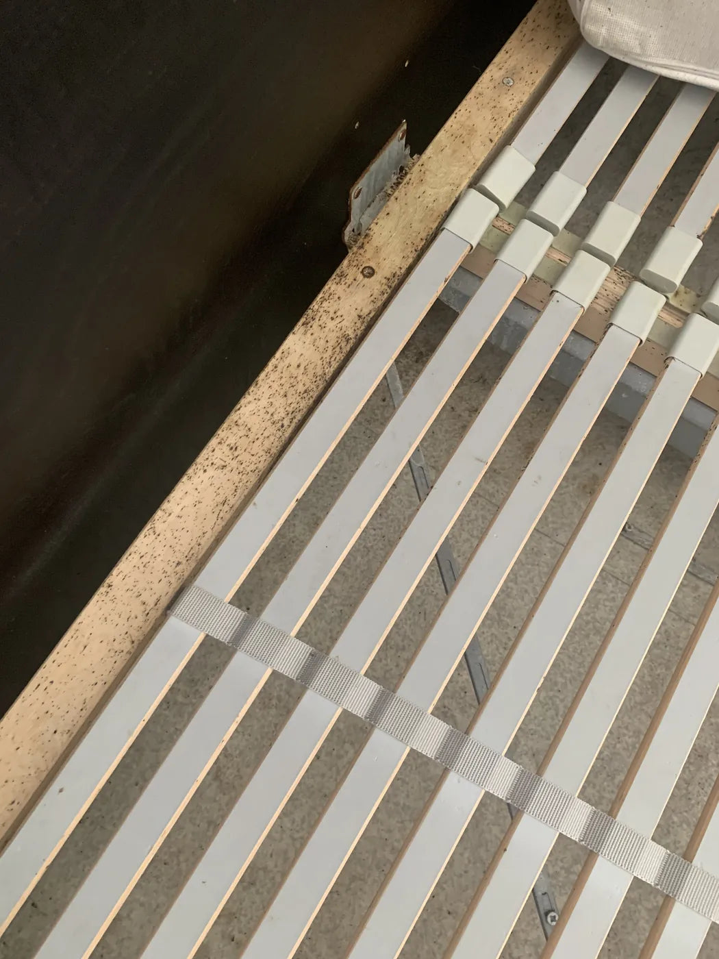 Jonction du matelas et des lattes du sommier